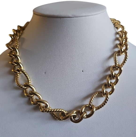 Signed Trifari Vintage Big Bold Heavy Link Golden Chain Necklace 106.8 Grams!! - Picture 2 of 9